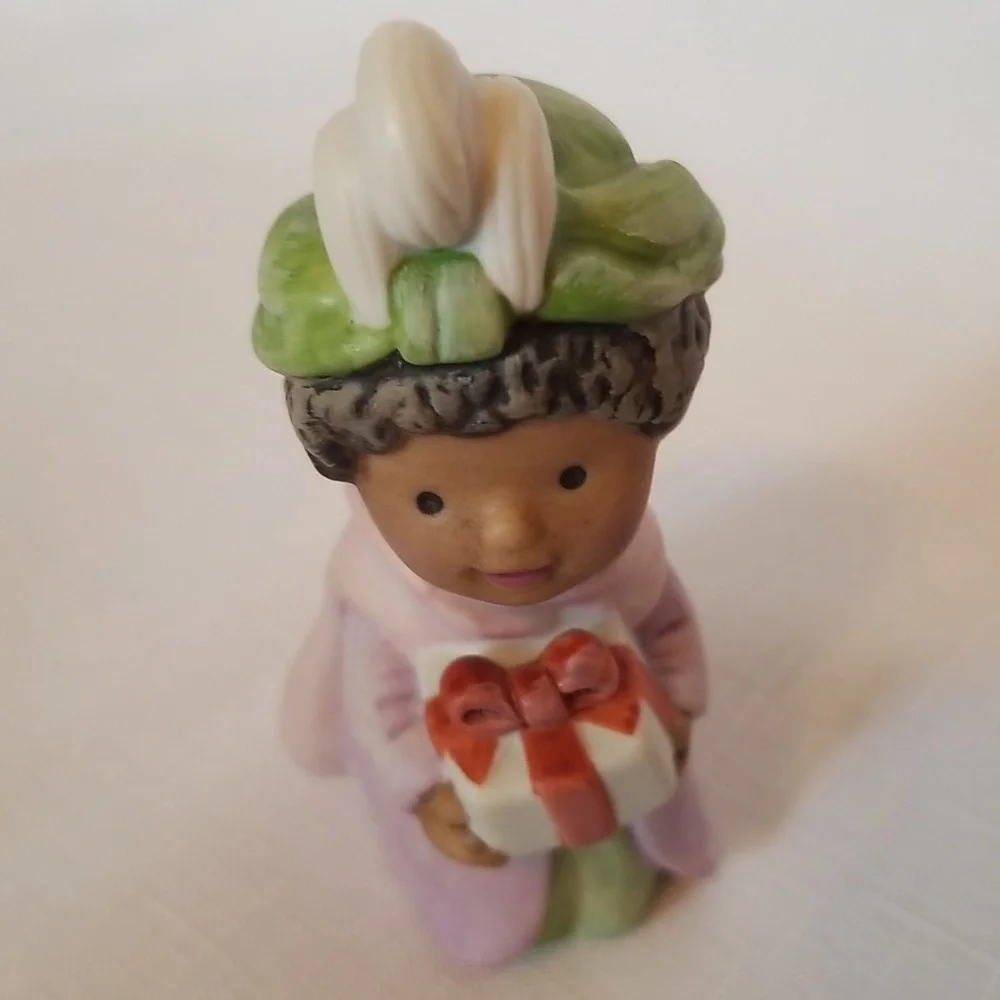 Avon Heavenly Blessings Nativity Figurine Balthazar Green and Purple